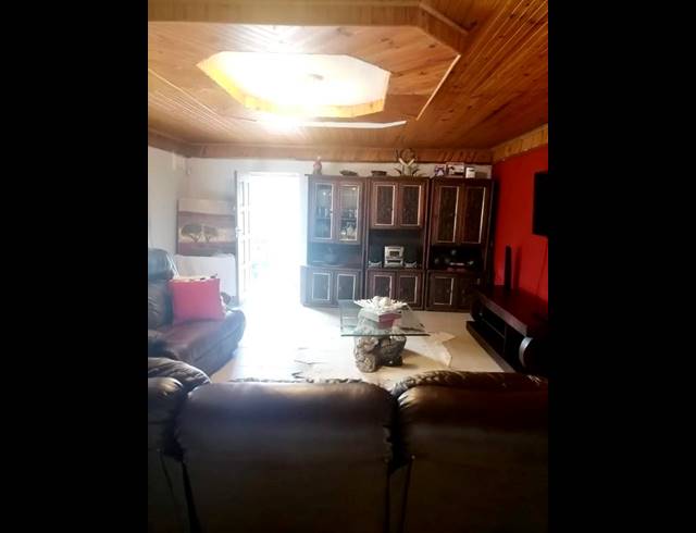 4 BEDROOM HOUSE FOR SALE IN DOON HEIGHTS